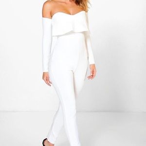 NWT BooHoo White jumpsuit with sleeves
